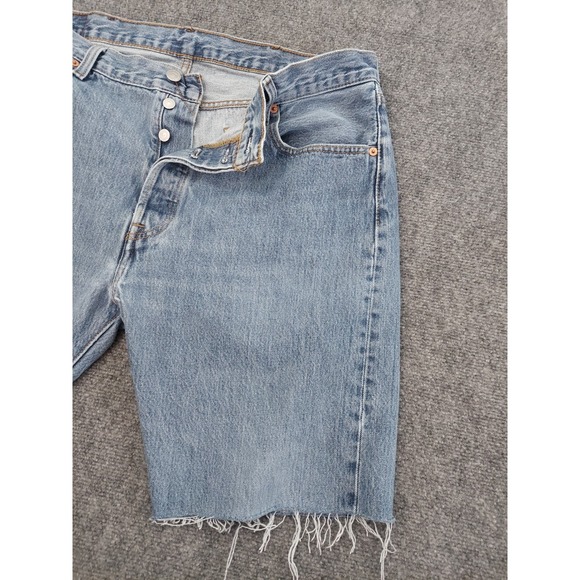 Levis 501 Shorts Mens 38x9 Blue Cut Off Medium Wash Fray Hem Jorts Button Fly - Picture 3 of 14